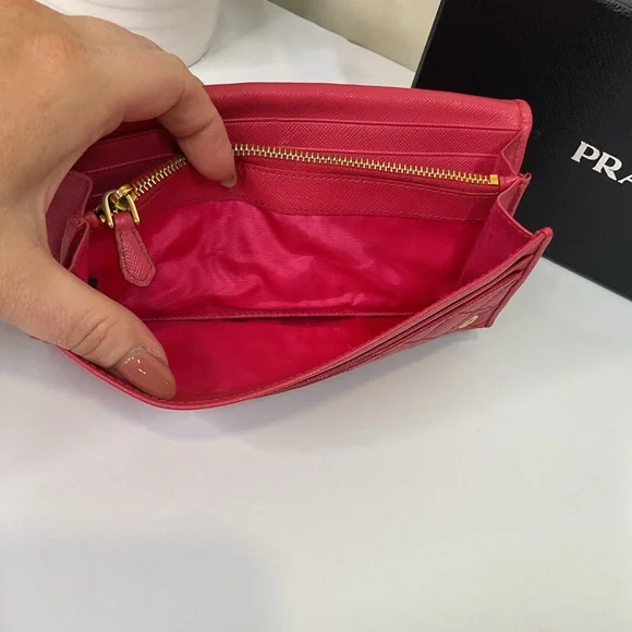 SOLD Prada Authentic Saffiano Fuchsia Quilted Wallet - Picture 9 of 13